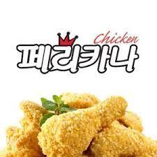 Pelicana炸雞品牌的標誌,展示其簡單清晰的設計風格。